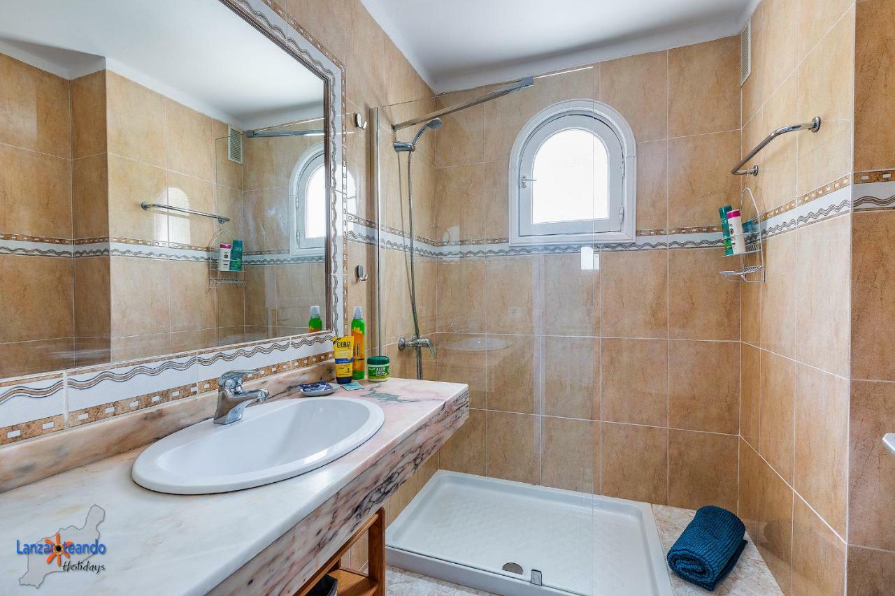 Vivienda Vacacional Rose Costa Teguise Bagian luar foto